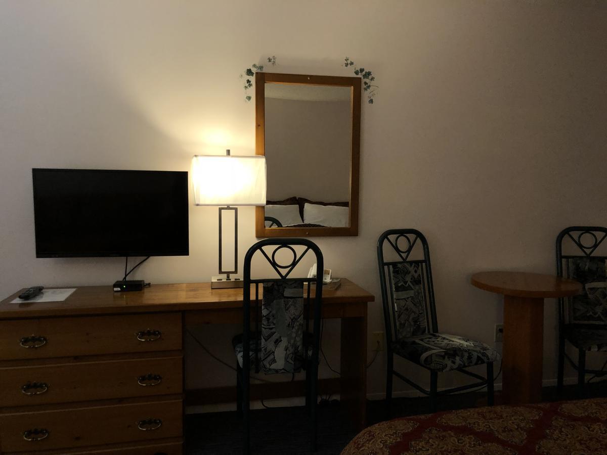 Chase Country Inn Extérieur photo