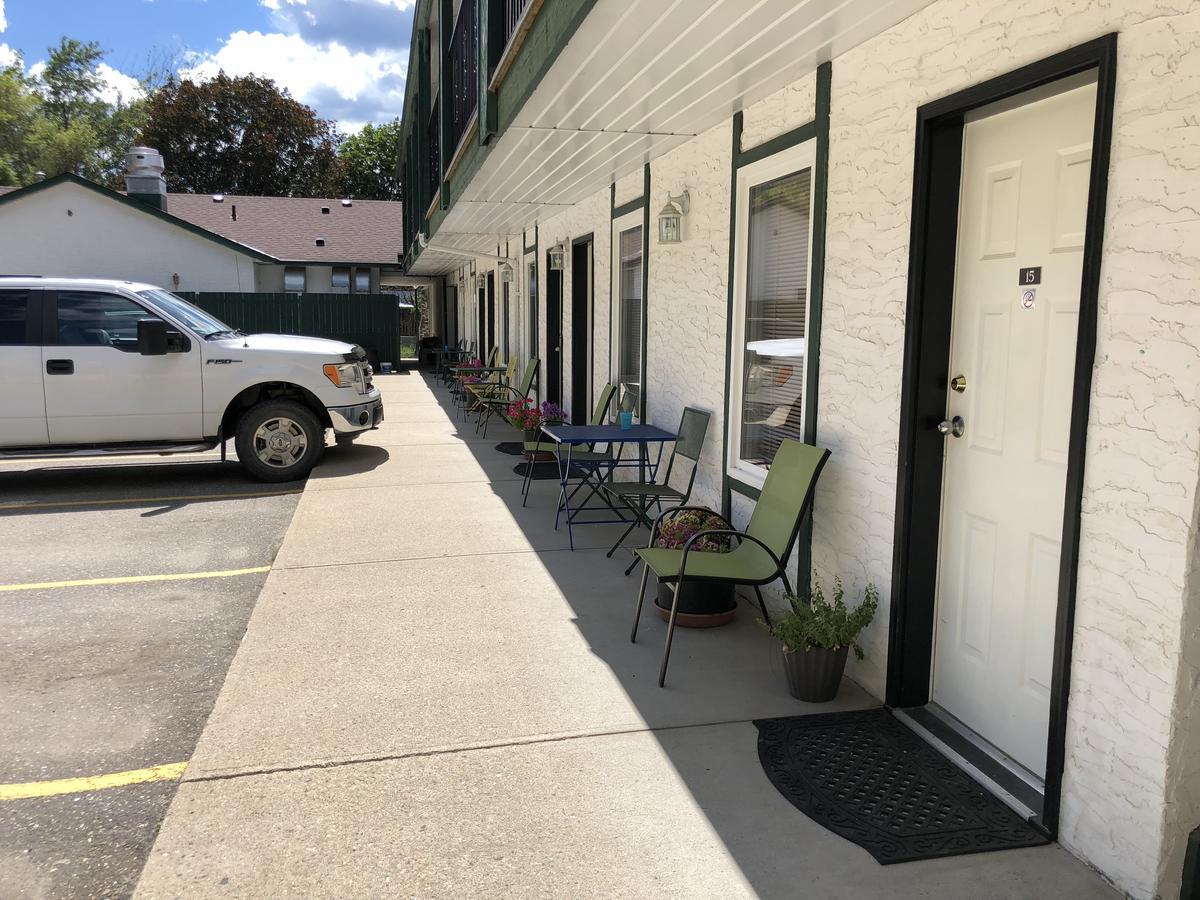 Chase Country Inn Extérieur photo