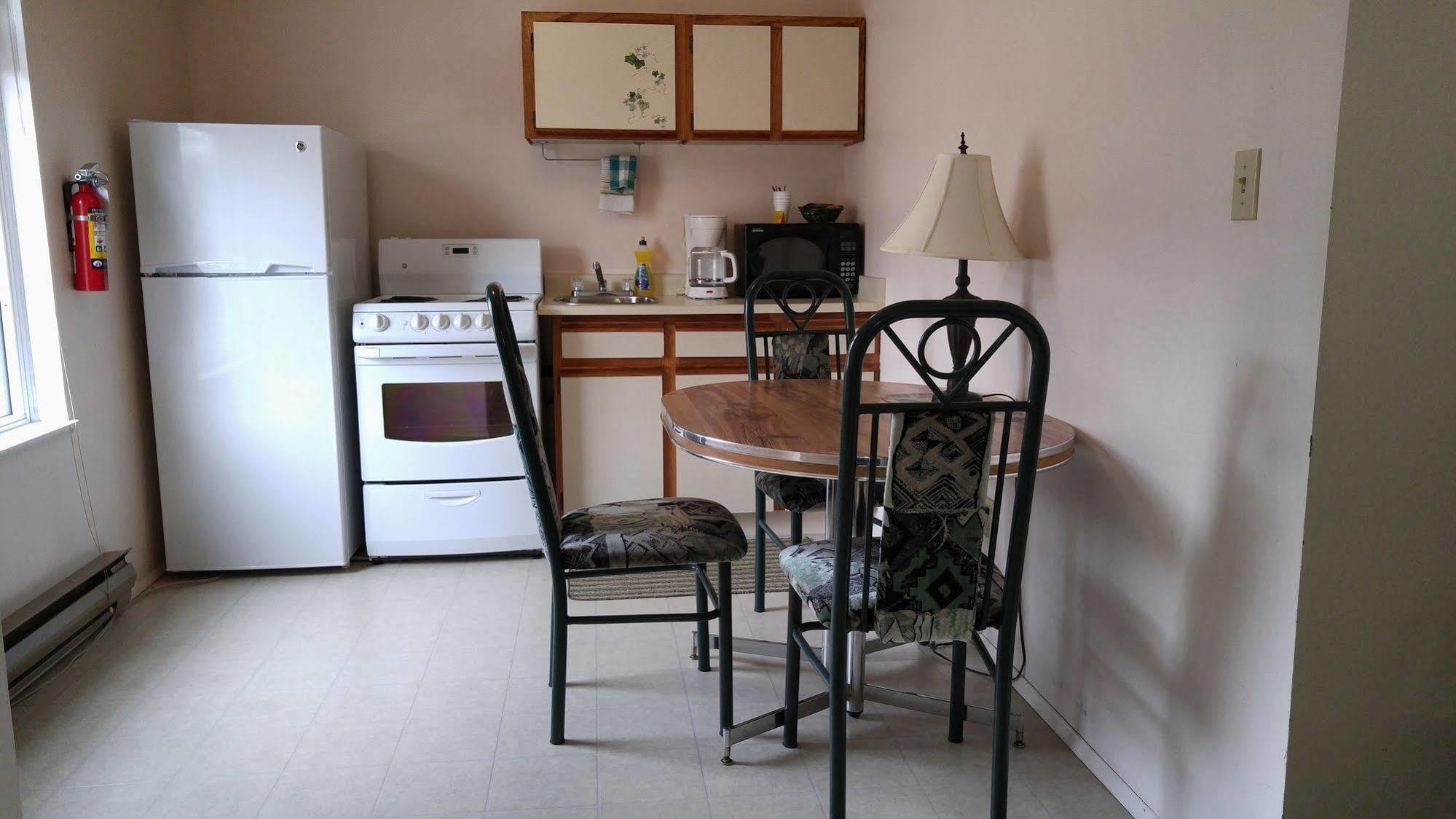 Chase Country Inn Extérieur photo