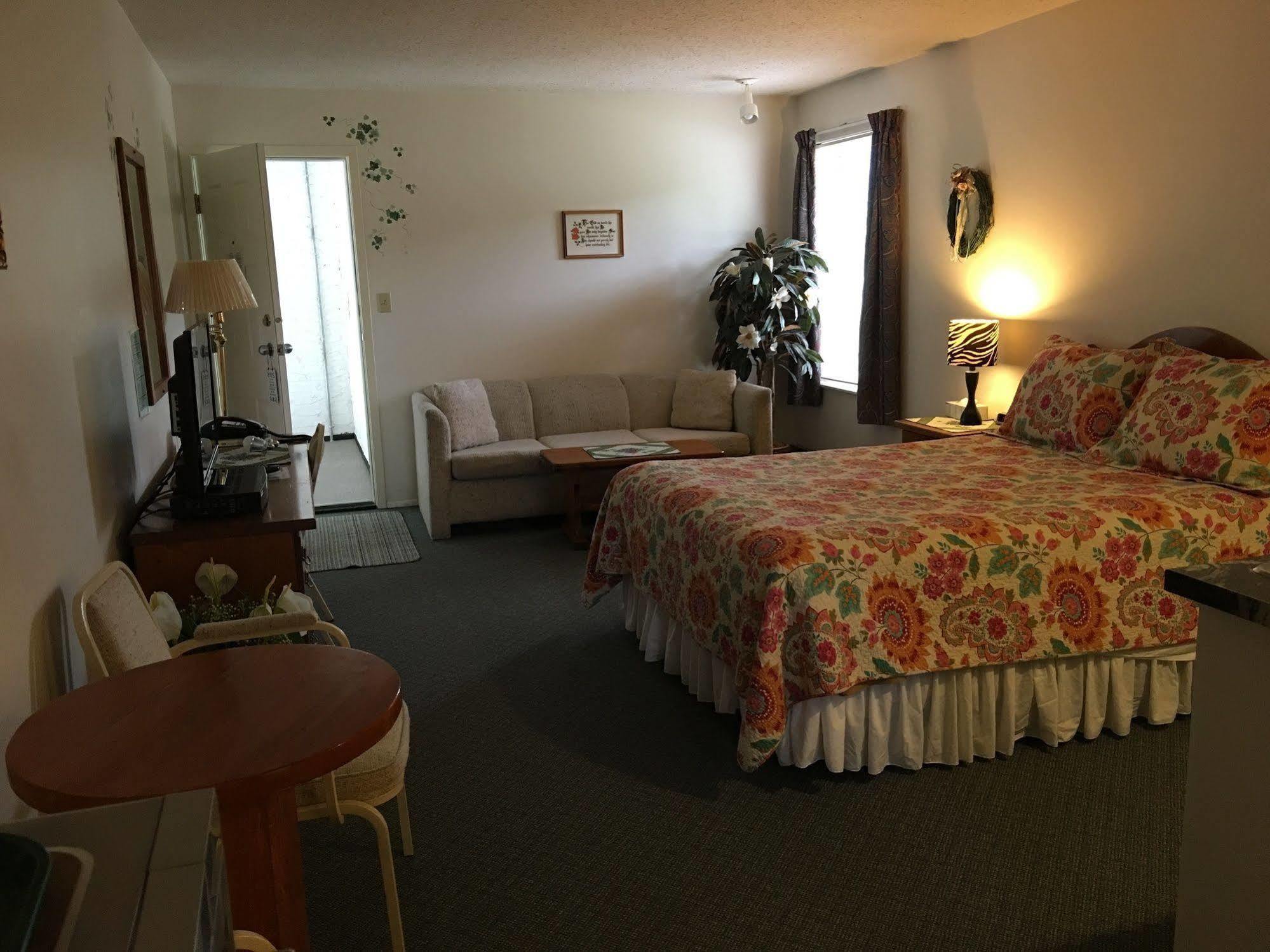 Chase Country Inn Extérieur photo