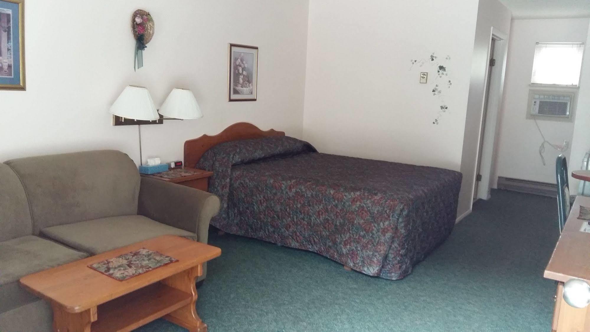 Chase Country Inn Extérieur photo