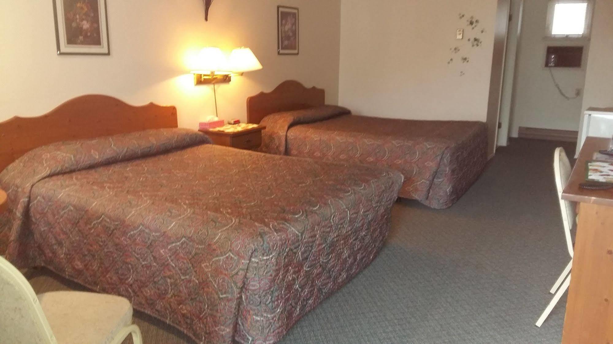 Chase Country Inn Extérieur photo