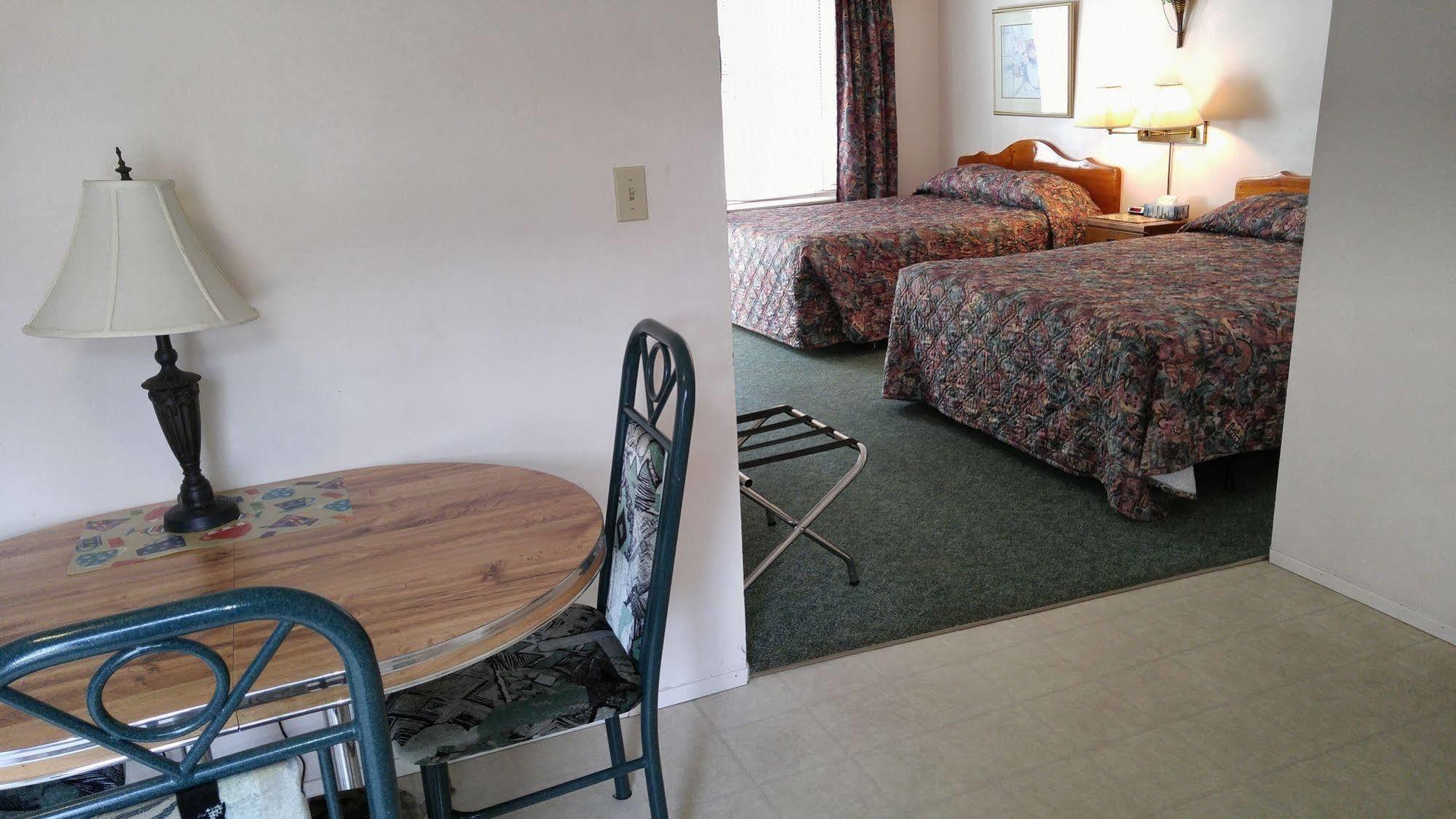 Chase Country Inn Extérieur photo